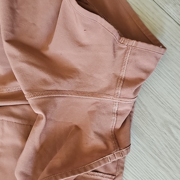 Lululemon Hotty Hot Short (2 1/2"), Size 8 - Picture 11 of 16